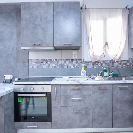 Bright Apartment In 피레아스 외부 사진
