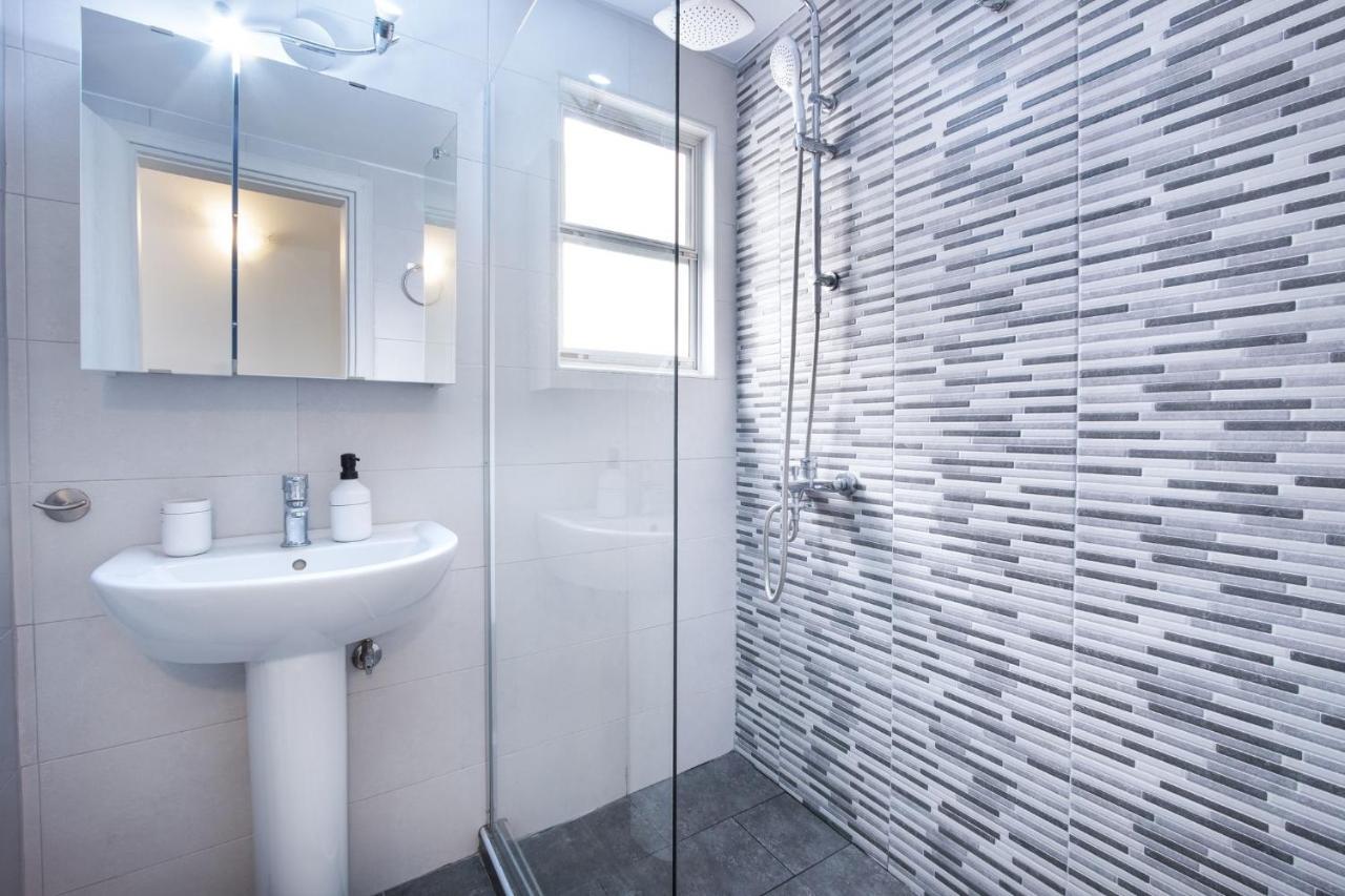 Bright Apartment In 피레아스 외부 사진